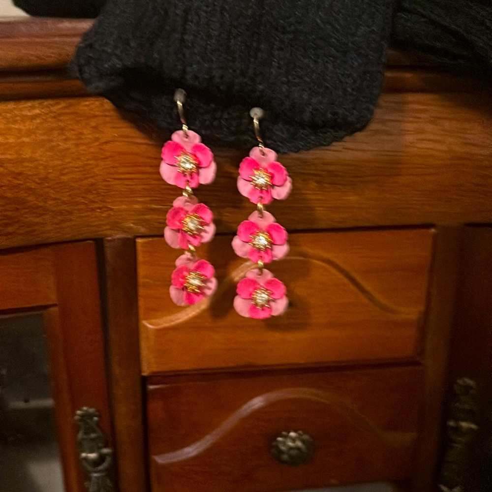 Two tone pink dangle like flower earrings
